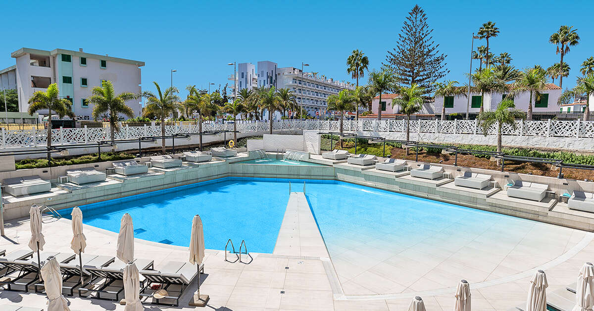 Zwembadzijde bij Caserio Hotel in Playa del Inglés, Spanje foto 1