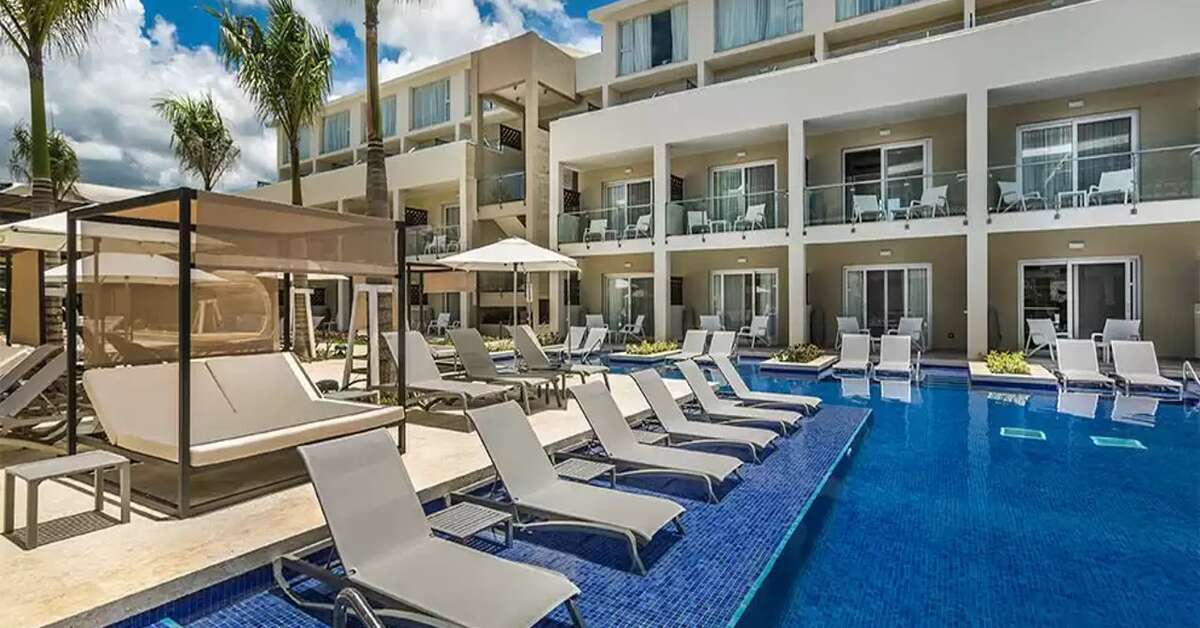 Zwembadzijde bij Catalonia Royal La Romana Hotel Playa Bayahibe, Dominicaanse Republiek foto 2