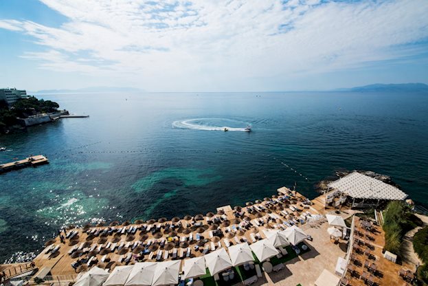 Zee en strand bij het Charisma Deluxe Hotel in Kusadasi, Turkije foto 1