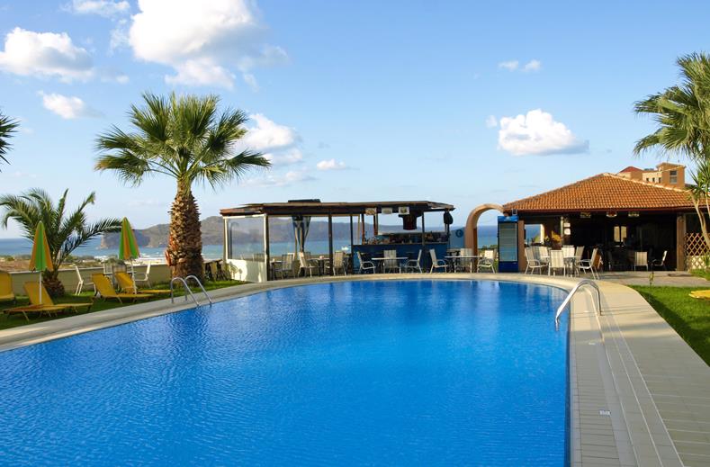 Zwembad van Chryssida Appartementen Hotel in Aghia Marina, Griekenland foto 1