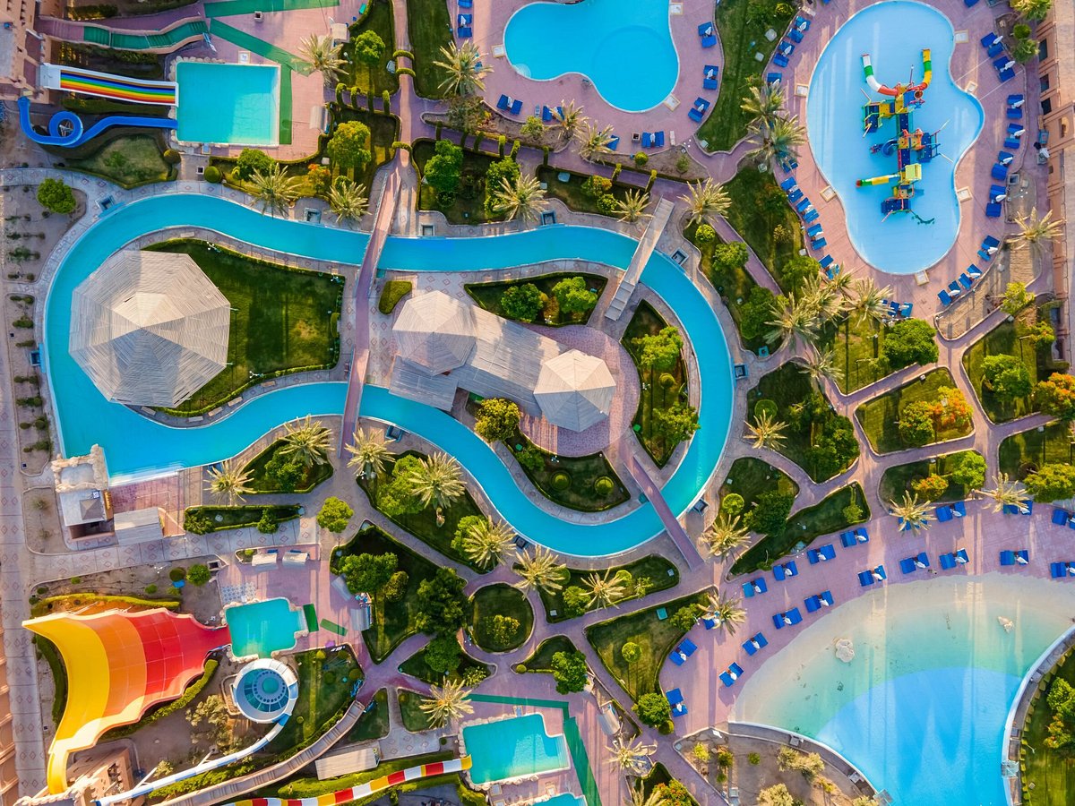 Zwembad met glijbanen van Club Calimera Akassia Resort in El Quseir, Egypte foto 2