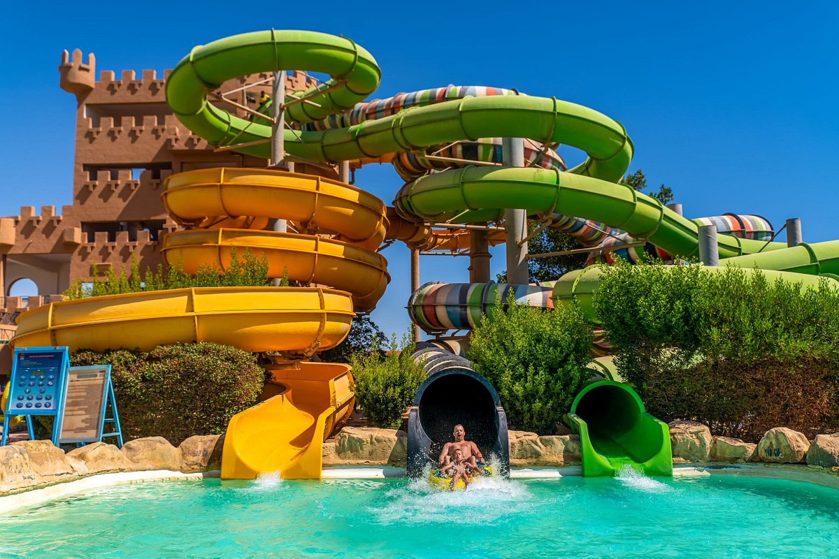 Zwembad met glijbanen van Club Calimera Akassia Resort in El Quseir, Egypte foto 3