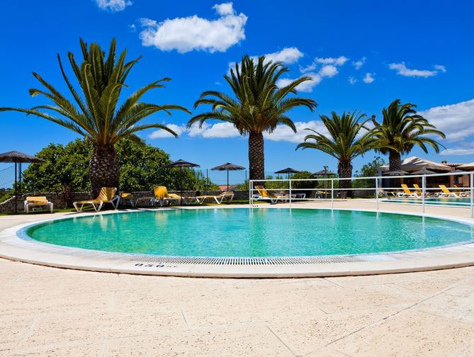 Zwembad van Colina Village Hotel in Carvoeiro, Portugal foto 2