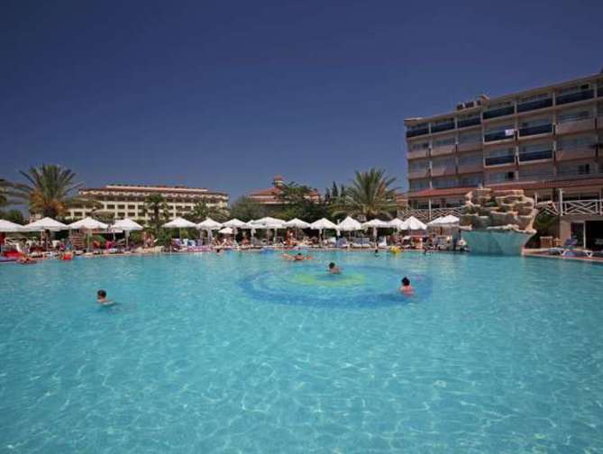 Zwembad van Corolla Hotel in Side, Turkije foto 1