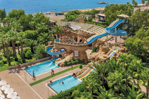Zwembad met glijbanen van Delphin Deluxe Resort Alanya, Turkije foto 1