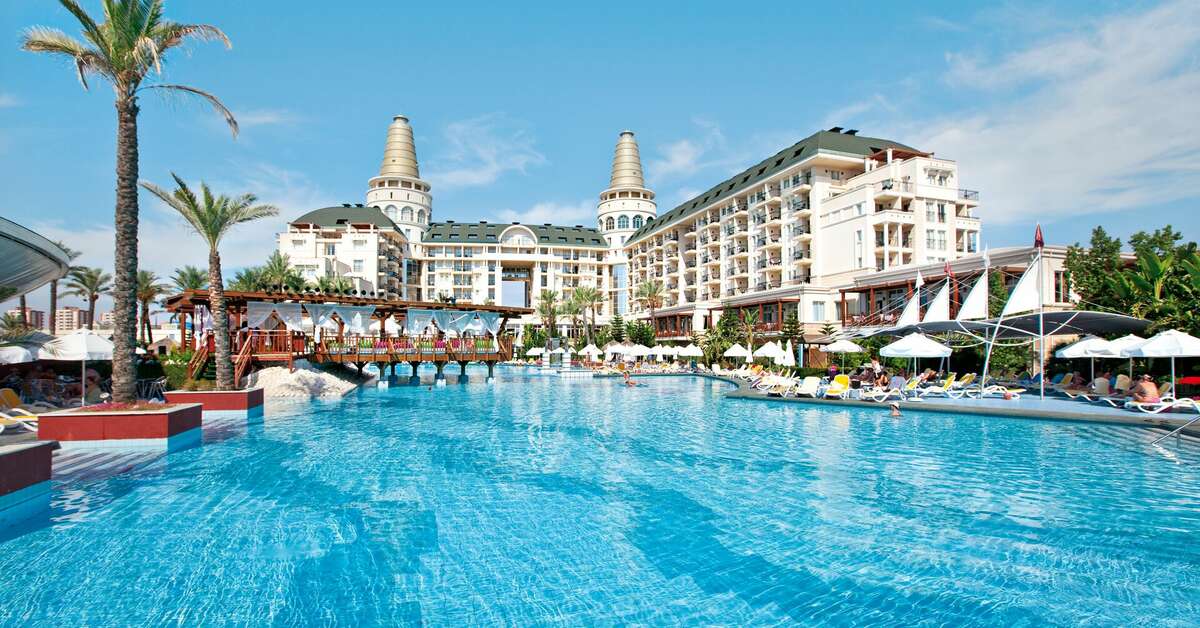 Zwembad van Delphin Diva Premiere Hotel in Lara Beach, Turkije foto 1