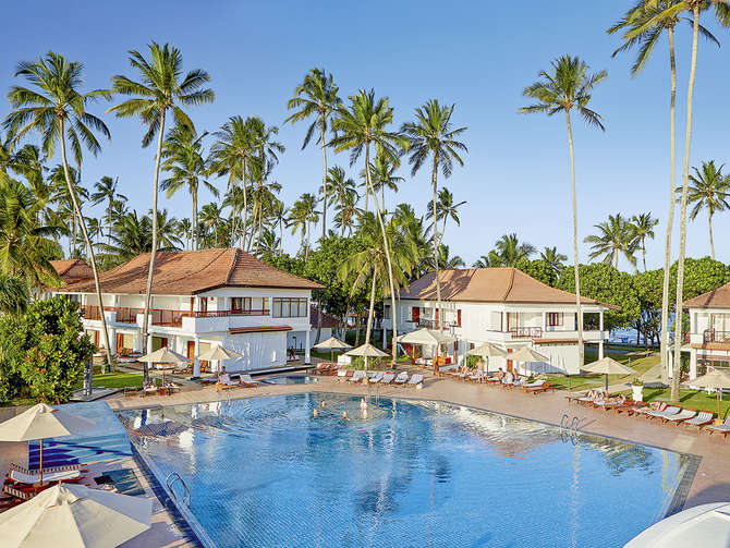 Zwembad van Dickwella Resort in Dikwella South, Sri Lanka foto 1