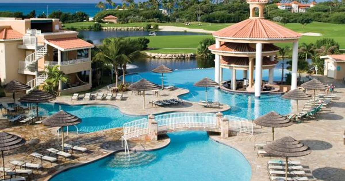 Zwembadzijde bij Divi Village Golf & Beach Resort in Oranjestad, Aruba foto 2