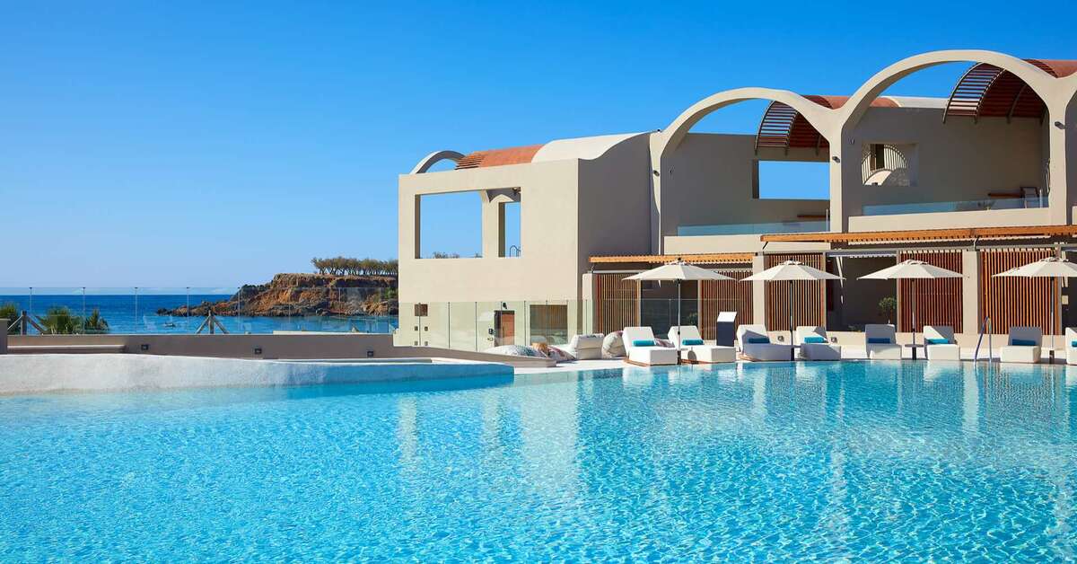 Zwembad van Domes Noruz Chania Autograph Collection Hotel Aghii Apostoloi, Griekenland foto 1