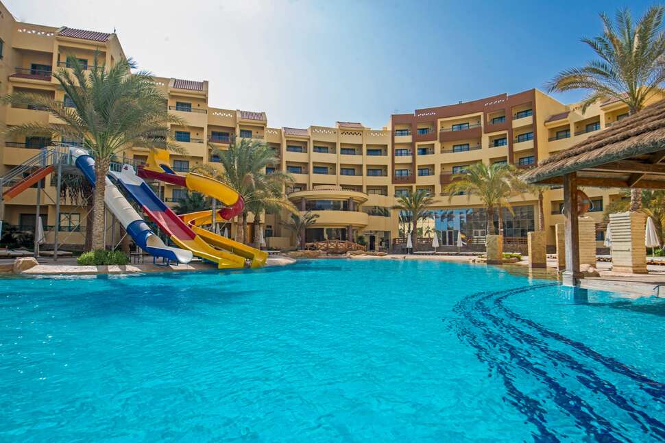Zwembad met glijbanen van Eagles Downtown Zahabia Resort in Hurghada, Egypte foto 1