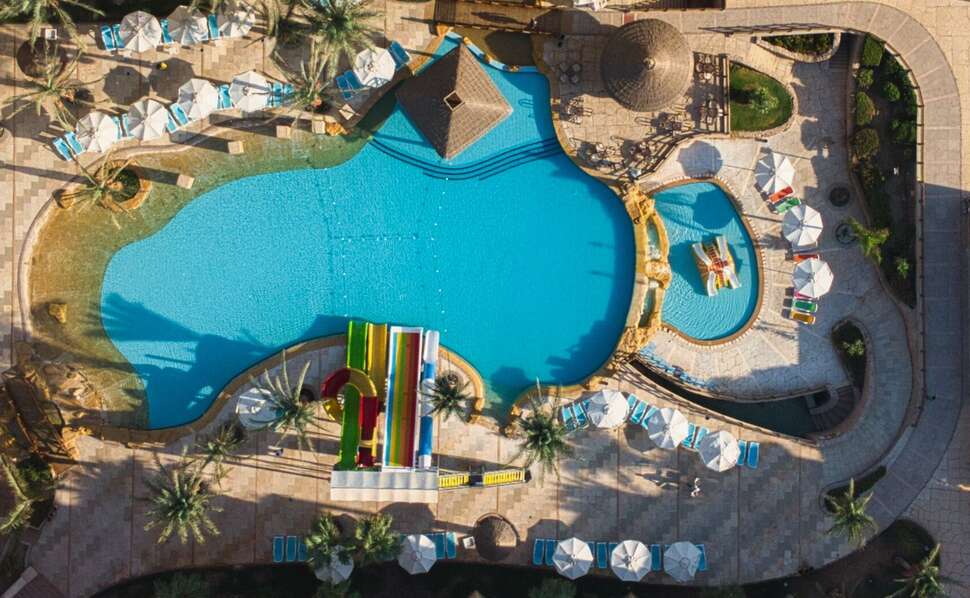 Zwembad van Eagles Downtown Zahabia Resort in Hurghada, Egypte foto 2