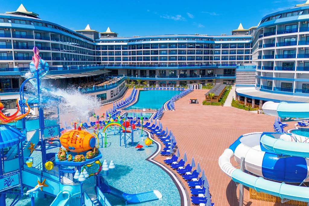 Zwembad met glijbanen van Eftalia Blue Hotel Alanya, Turkije foto 1