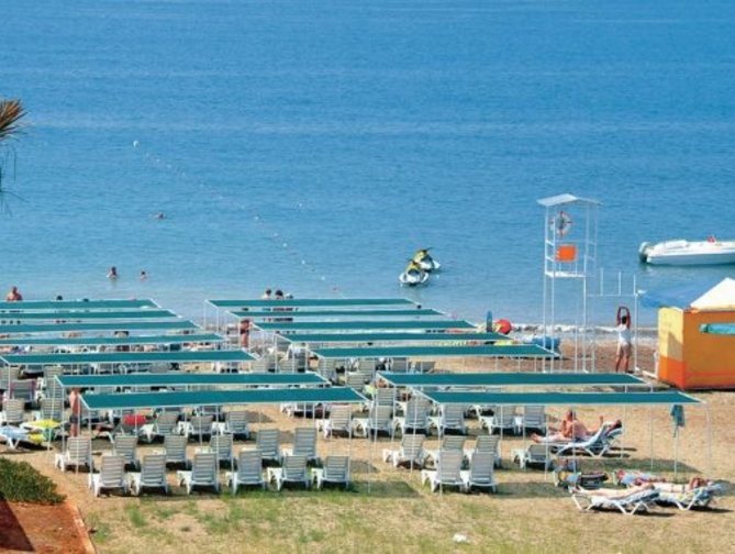 Zee en strand bij het Eftalia Village Hotel in Alanya, Turkije foto 2