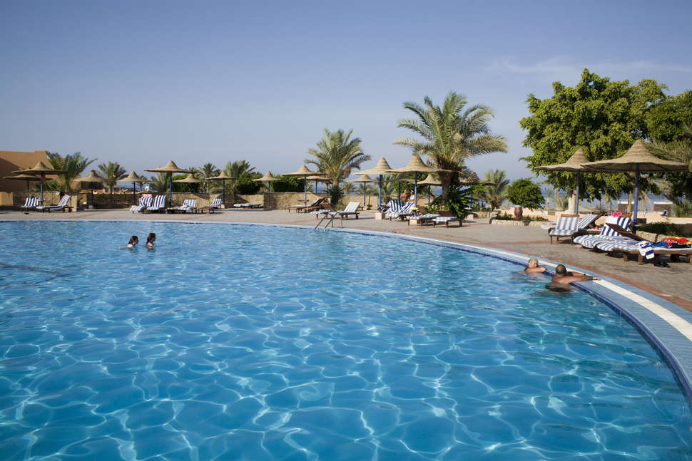 Zwembad van Elphistone Resort in Marsa Alam, Egypte foto 2