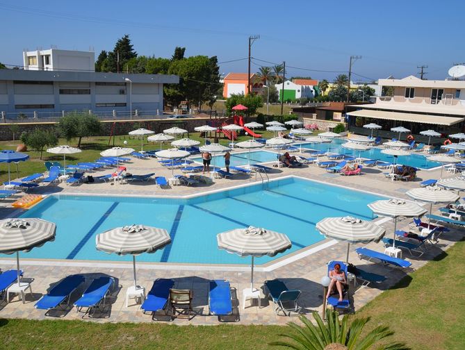 Zwembadzijde bij Emerald Hotel in Kremasti, Griekenland foto 3