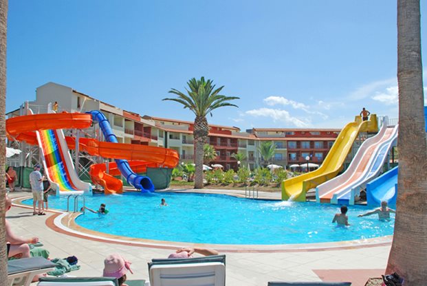 Zwembad met glijbanen van Ephesia Hotel in Kusadasi, Turkije foto 2