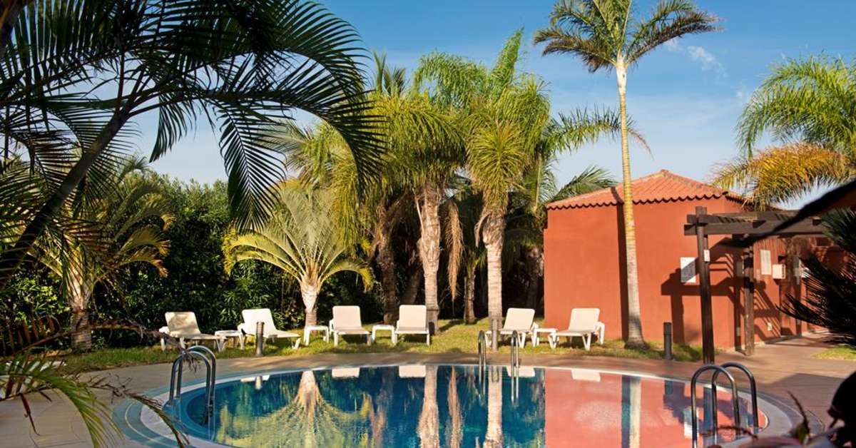Zwembadzijde bij Princess Hotel in Fuencaliente de la Palma, Spanje foto 1