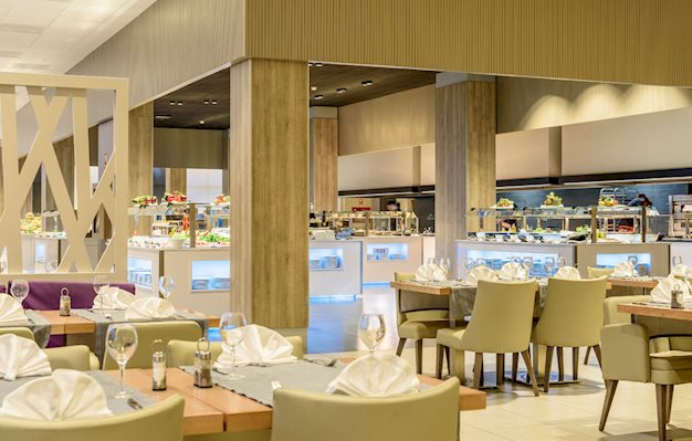 Restaurant in het Estival Park Hotel in La Pineda, Spanje foto 2