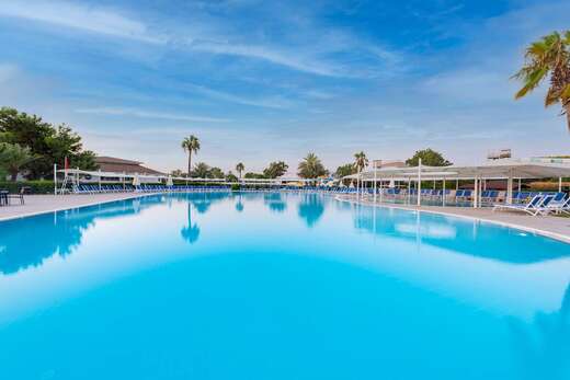 Zwembad van Euphoria Palm Beach Hotel in Kizilagaç, Turkije foto 1