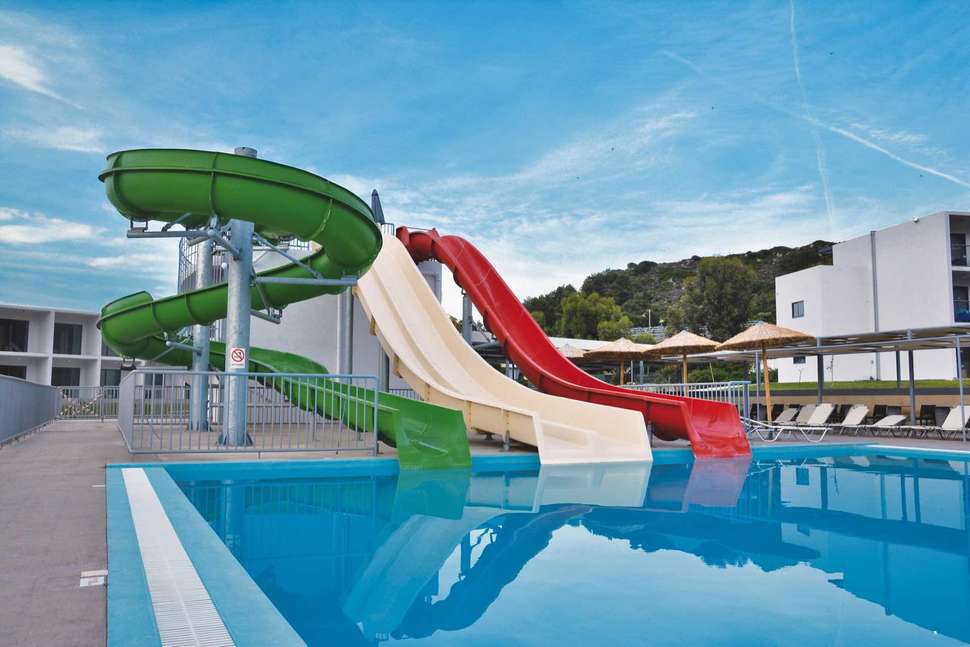 Zwembad met glijbanen van  Evita Resort in Faliraki, Griekenland foto 3