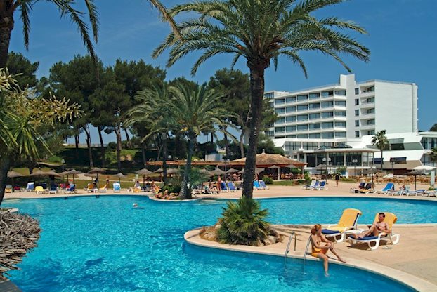 Zwembadzijde bij Exagon Park Hotel in Can Picafort, Spanje foto 1