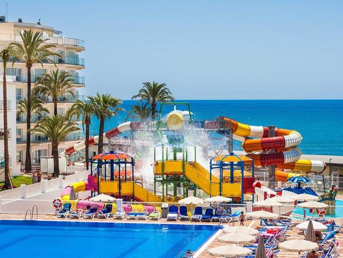 Zwembad met glijbanen van Globales Playa Estepona Hotel in Estepona, Spanje foto 1