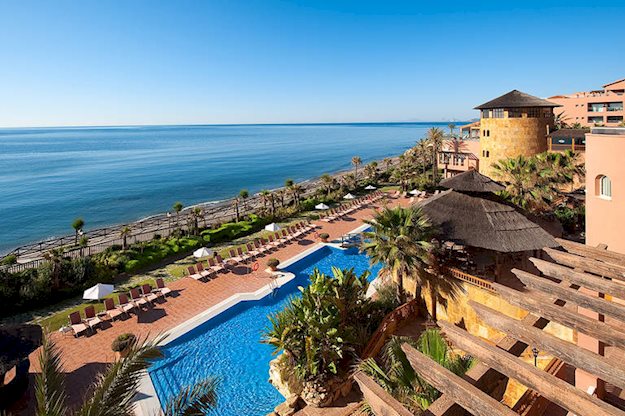 Zwembad van Gran Elba Spa Hotel in Estepona, Spanje foto 1