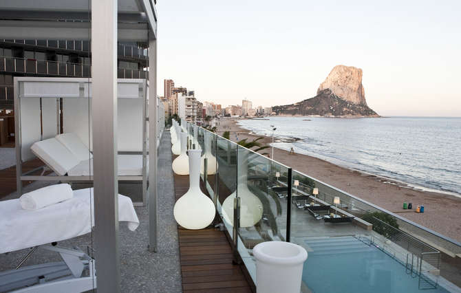 Strand bij Solymar Gran Hotel in Calpe, Spanje foto 1