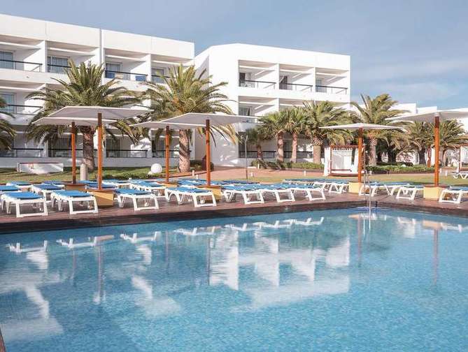 Zwembad van Grand Palladium Palace Ibiza Spa & Resort in Playa d'en Bossa, Spanje foto 2