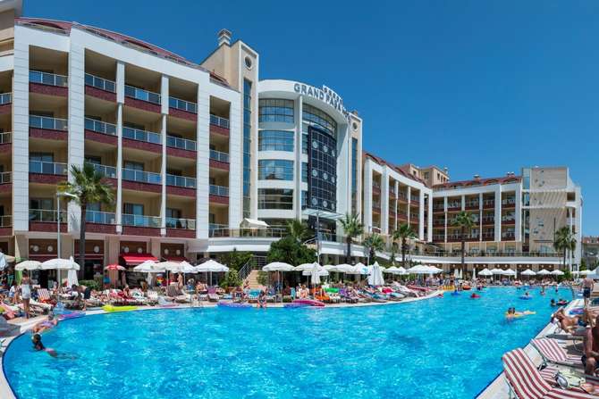 Zwembad van Grand Pasa Hotel in Marmaris, Turkije foto 1