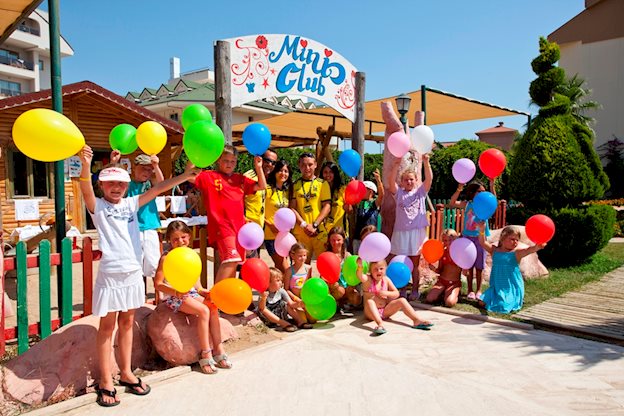 Kermis bij Grand Seker Hotel in Side, Turkije foto 2