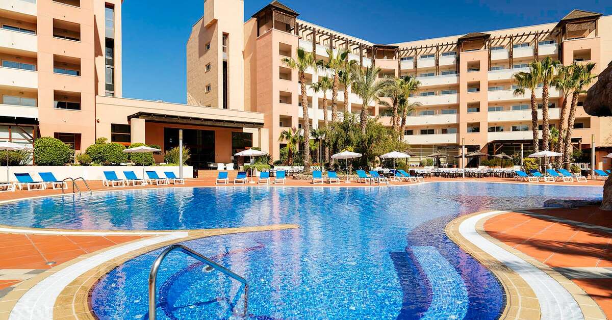 Zwembad van H10 Salauris Palace Hotel Salou, Spanje foto 1