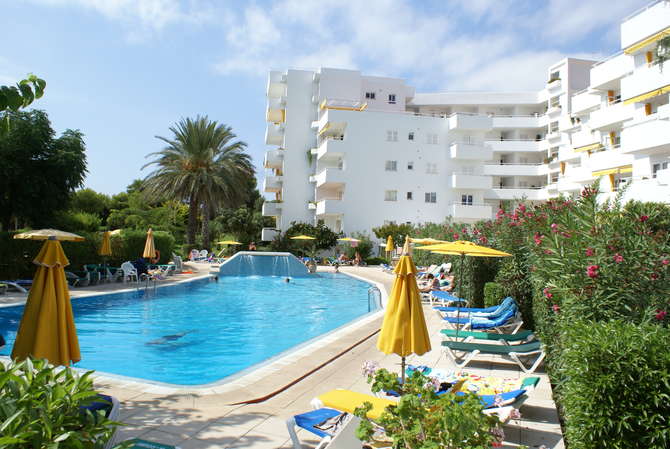 Zwembad van Hamilton Court Hotel in Son Bou, Spanje foto 1