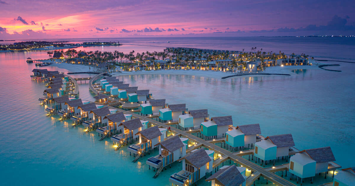 Buitenzijde van het strand bij het Hard Rock Hotel Emboodhoo South, Malediven foto 1