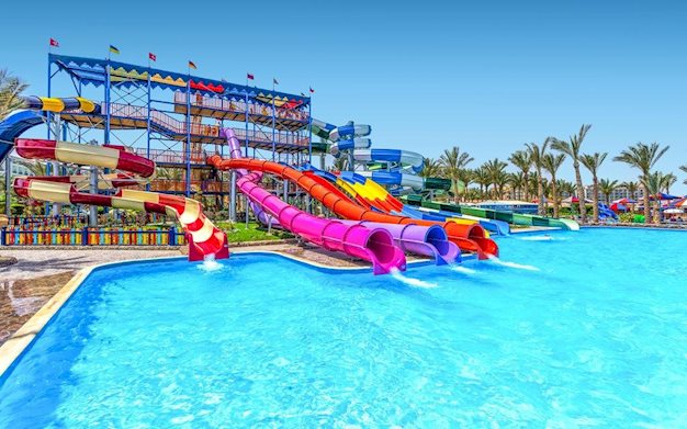 Zwembad met glijbanen van Hawaii Riviera Aqua Park Resort in Hurghada, Egypte foto 3