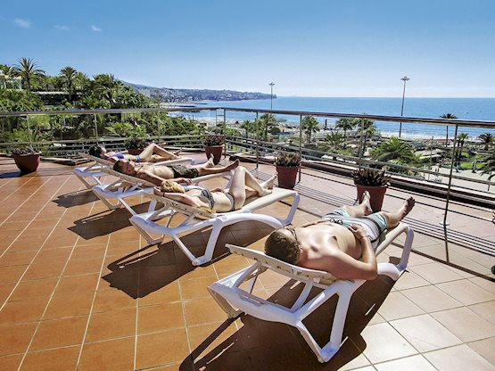 Zwembadzijde bij HL Sahara Hotel in Playa Del Ingles, Canarische Eilanden foto 2