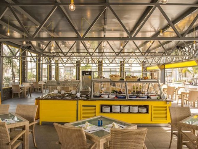 Restaurant in het Hotel Beatriz Playa & Spa in Puerto del Carmen, Spanje foto 3