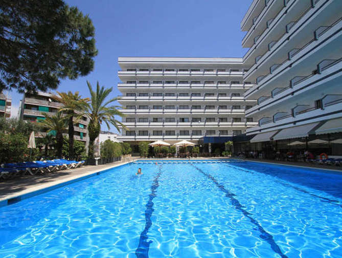 Zwembad van Gran Garbi Mar Hotel in Lloret de Mar, Spanje foto 3