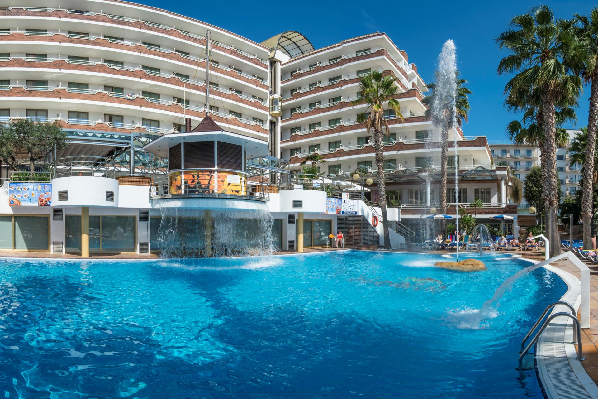 Zwembad van Indalo Park Hotel Santa Susanna, Spanje foto 1