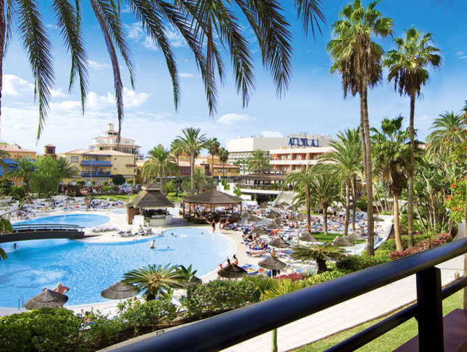 Zwembad van La Siesta Hotel in Playa De Las Americas, Spanje foto 1