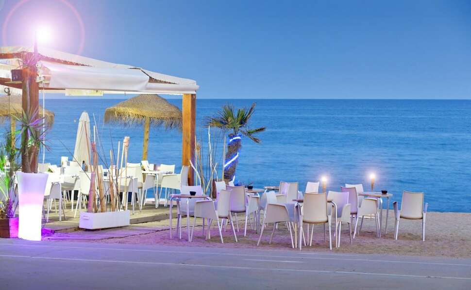 Strand bij Merce Hotel in Pineda de Mar, Spanje foto 2