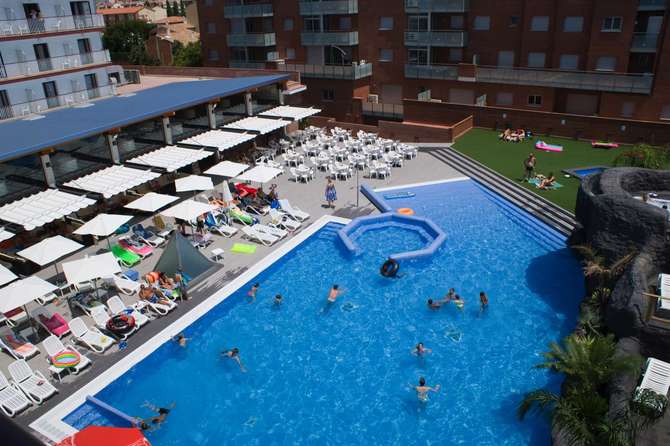 Zwembad van Papi Hotel in Malgrat De Mar, Spanje foto 2