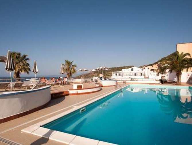 Zwembad van Hotel Pedraladda in Castelsardo, Italie foto 4