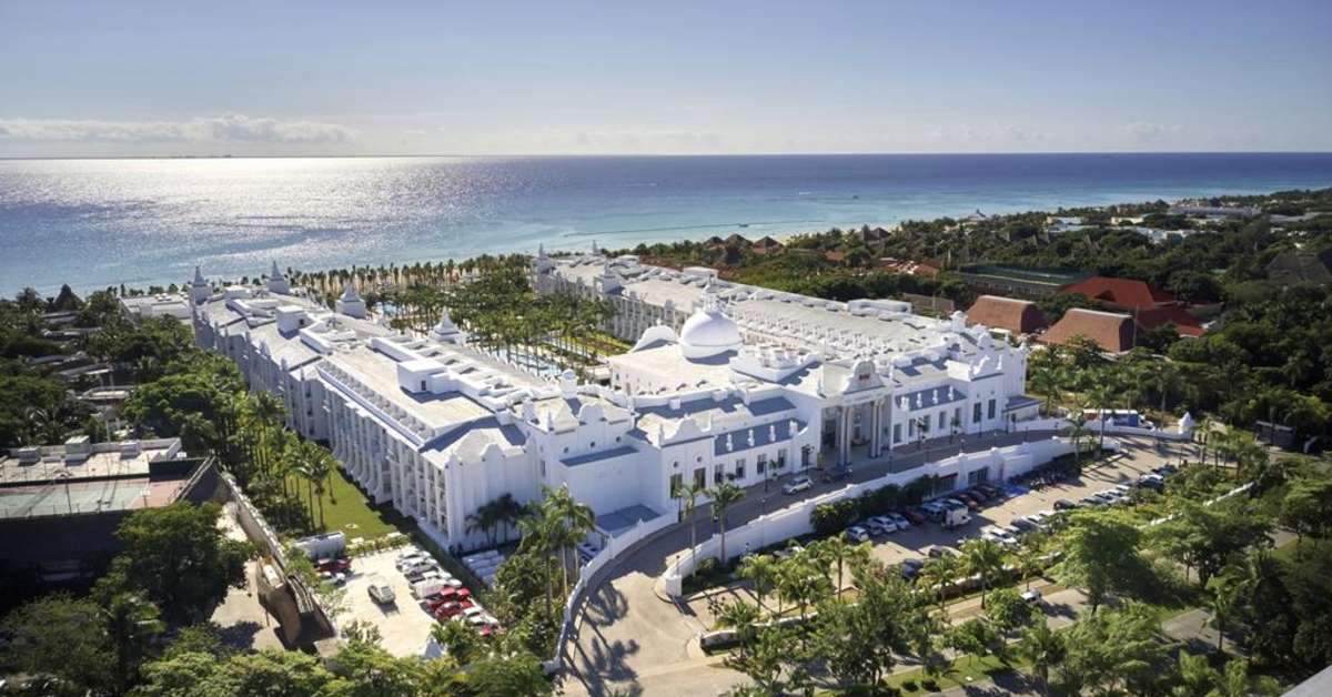 Buitenkant van Riu Palace Riviera Maya Hotel in Playa del Carmen, Mexico foto 