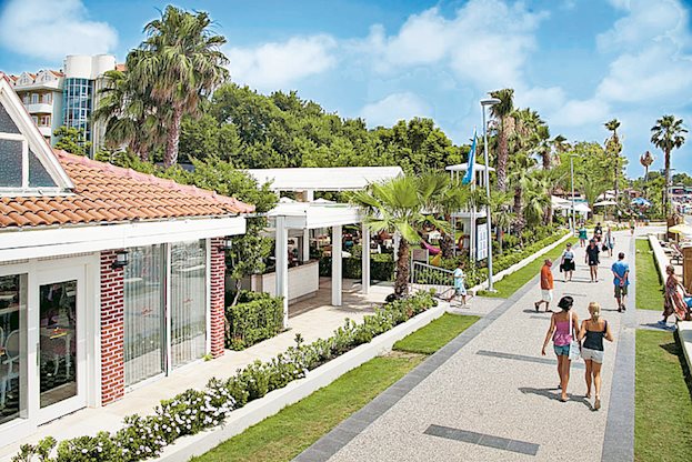 Zijaanzicht vanaf de weg van het Hotel Side Star Beach in Side, Turkije photo 6