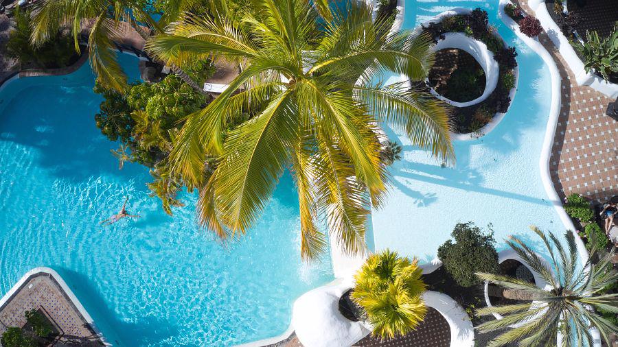 Zwembad van Hyatt Ziva Jardín Tropical Tenerife Hotel in Costa Adeje, Spanje foto 2