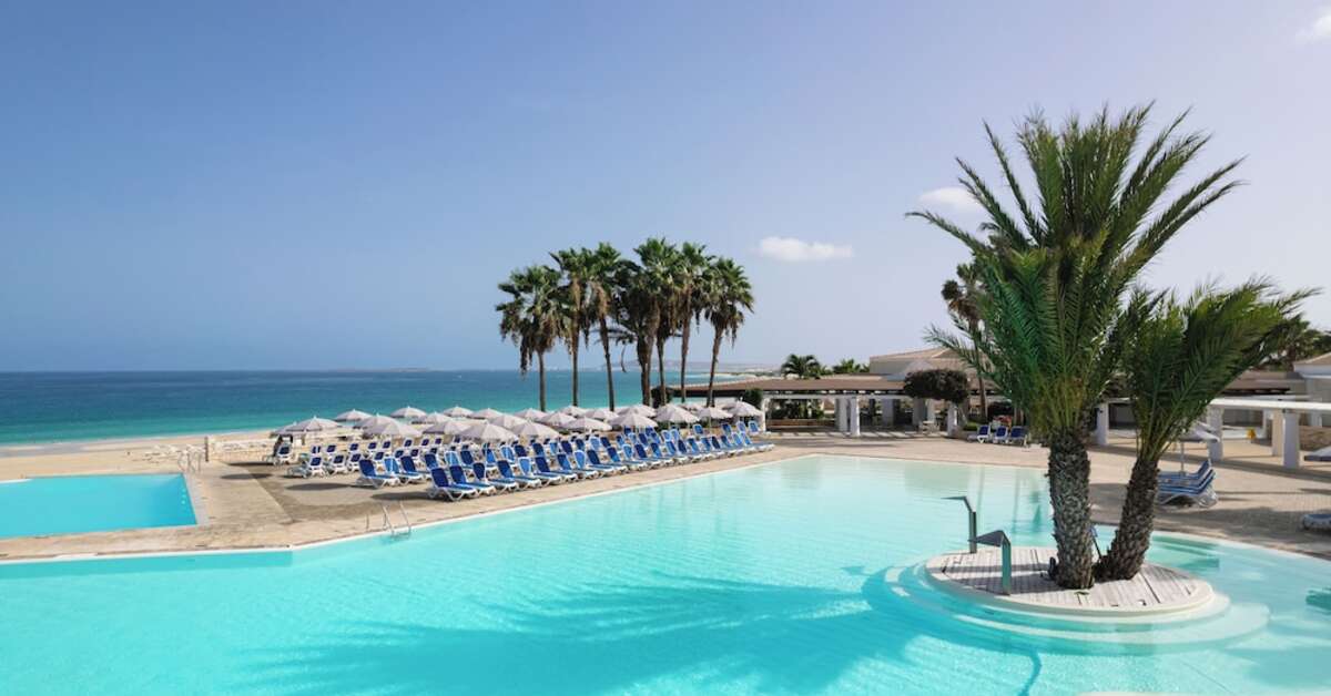 Zwembad van Iberostar Club Boa Vista Hotel in Praia de Salinas, Kaapverdië foto 1
