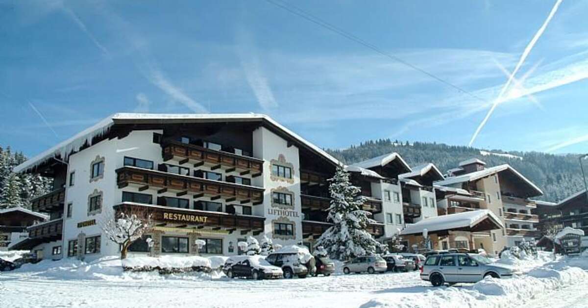 Zwembad van Lift Aschaber Hotel in Kirchberg in Tirol, Oostenrijk foto 1