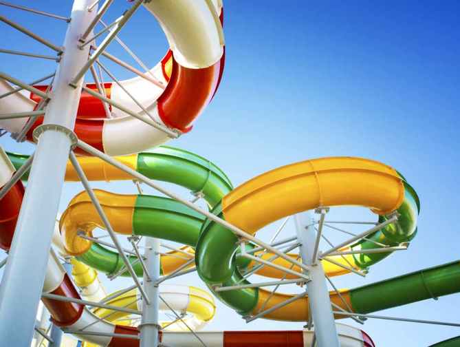 Zwembad met glijbanen van Aladdin Beach Resort in Hurghada, Egypte foto 3