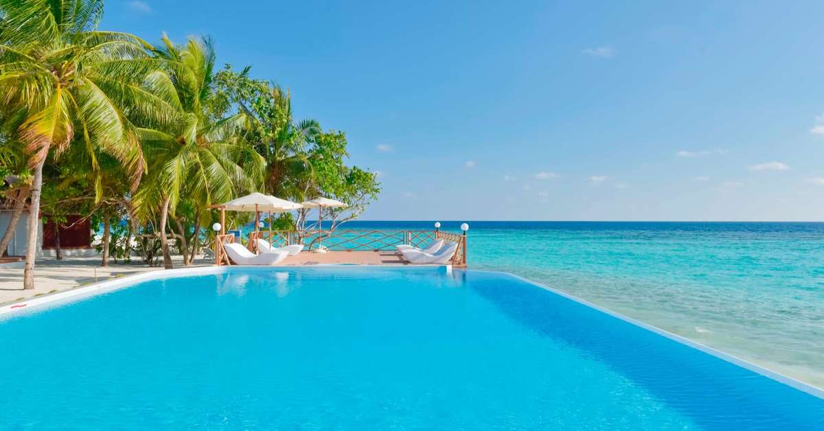 Zwembad van Island Resort & Spa Hotel Thulhagiri, Malediven foto 1